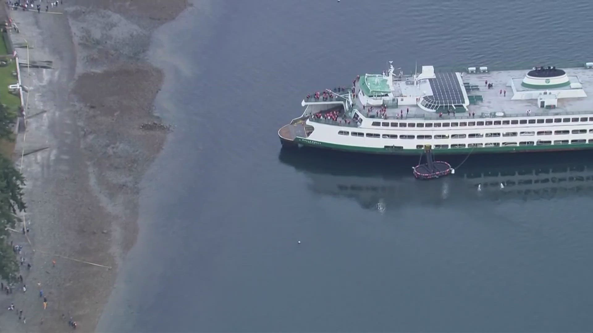 Divers inspected the hull of the ferry Walla Walla and determined it did not incur severe damage after the vessel grounded near Bainbridge Island Saturday night.