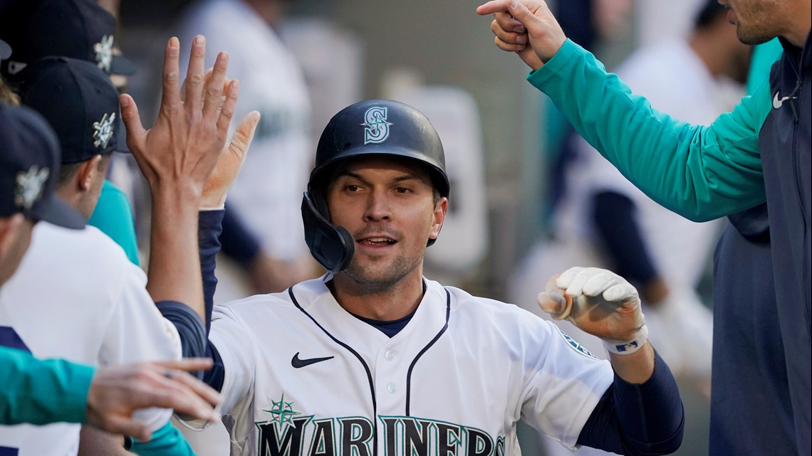 Seattle Mariners acquiring utility player Adam Frazier in trade