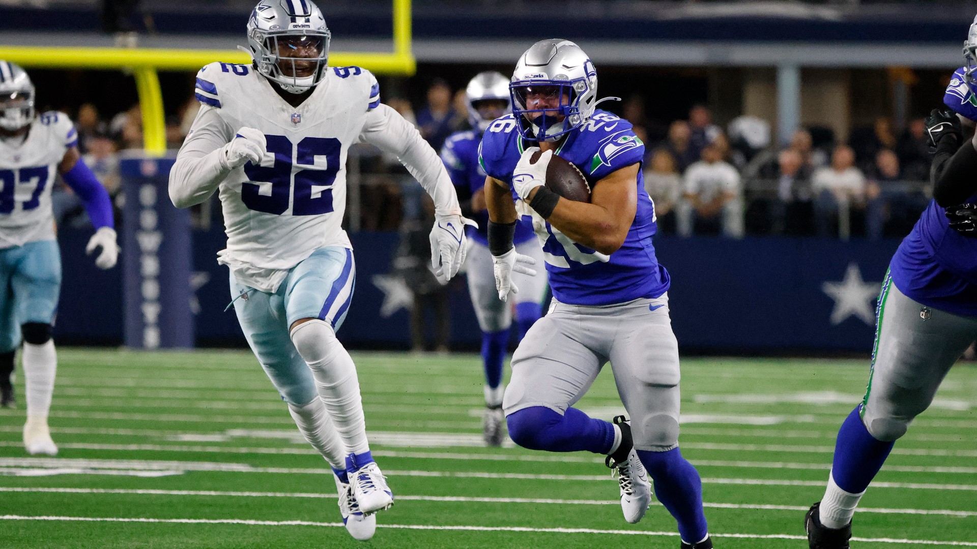 Dak Prescott throws for 3 TDs, Cowboys extend home win streak to 14