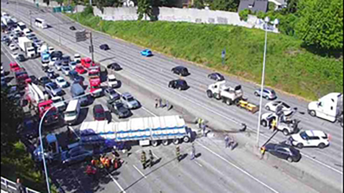 Semi-truck crash involving 6 cars snarls I-5 traffic near Northgate ...