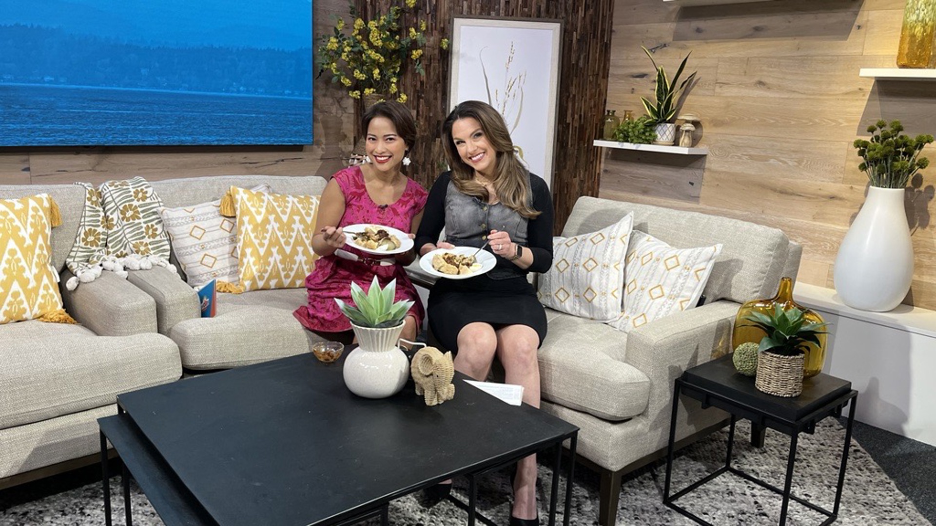 New Day Editor Gloria Angelin tours the kitchen at Tiga Bungkus and taste tests some of their delicious, authentic food with Amity. #newdaynw