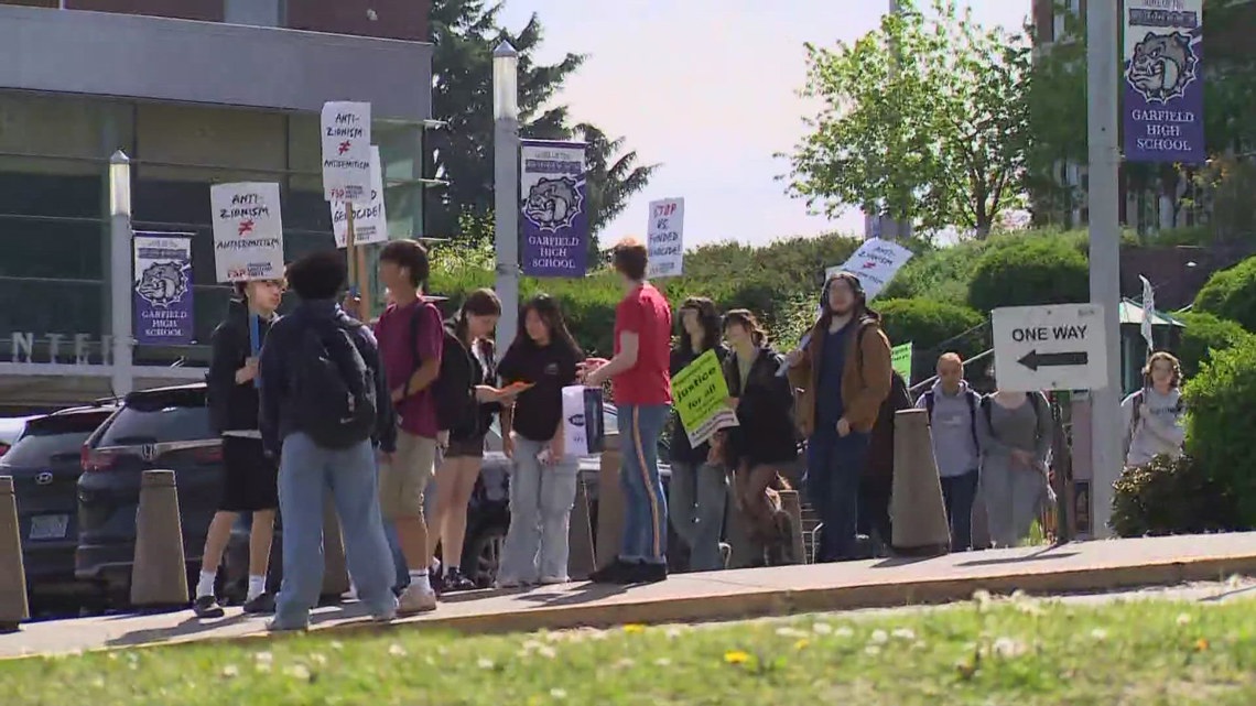 Western Washington high school students walk out over war in Gaza