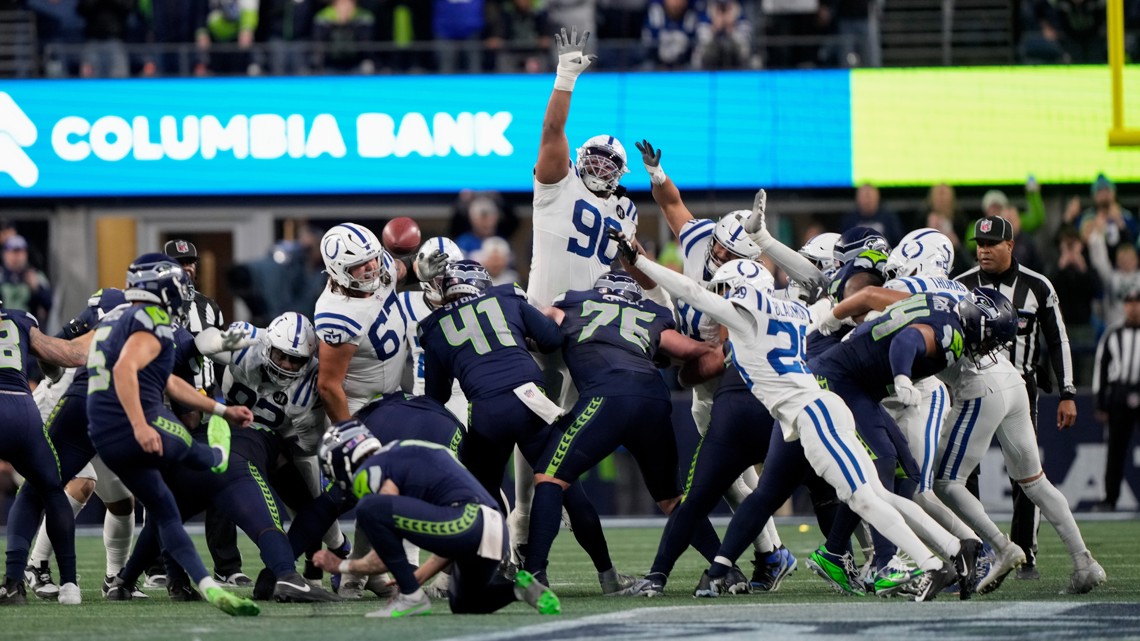Mariners introduce Tucker, new clubhouse dog adopted from shelter