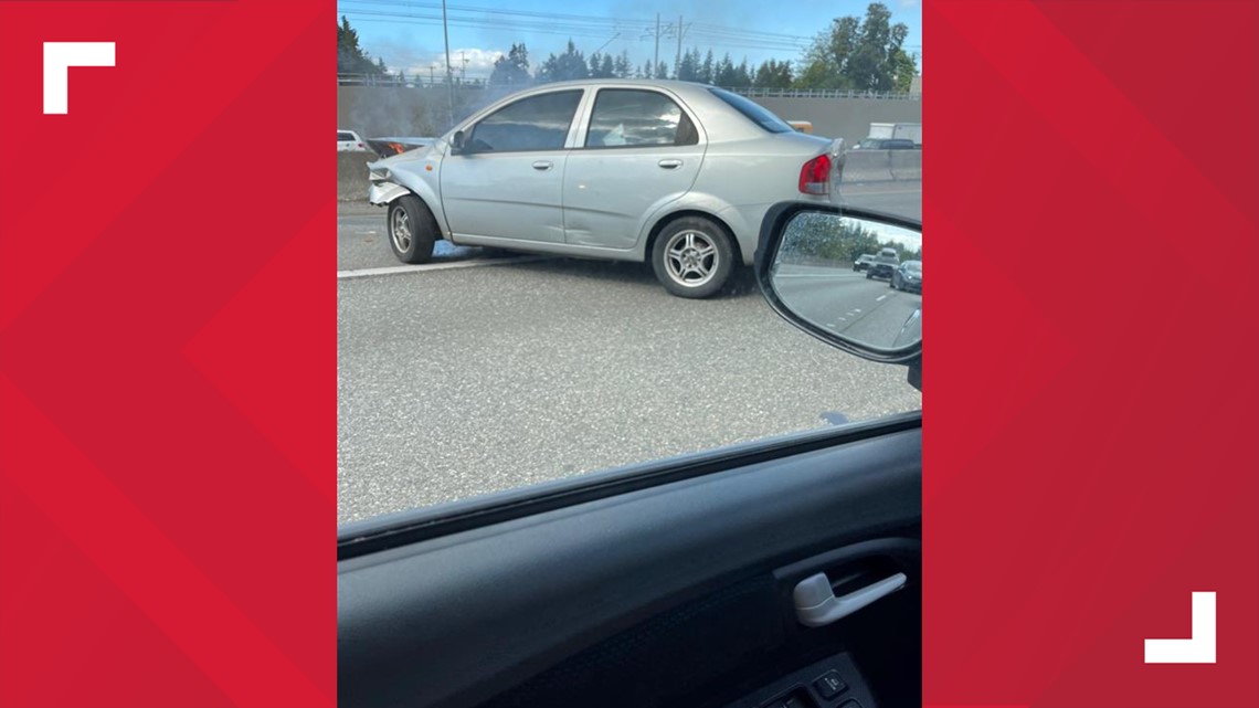 Suspect on the run after car pursuit, crash in Lynnwood | king5.com