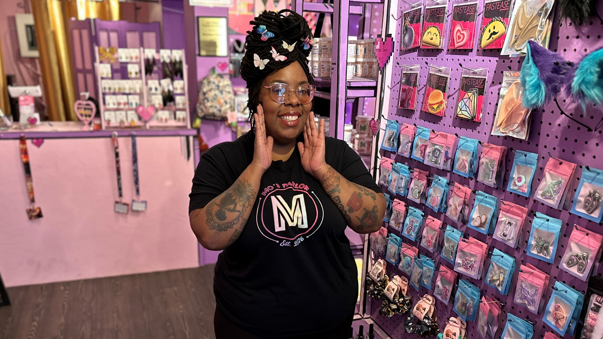 Mo's Parlor features an eclectic selection of cosplay, anime, comics, beauty products, jewelry, and everything else the owner has ever loved. #k5evening