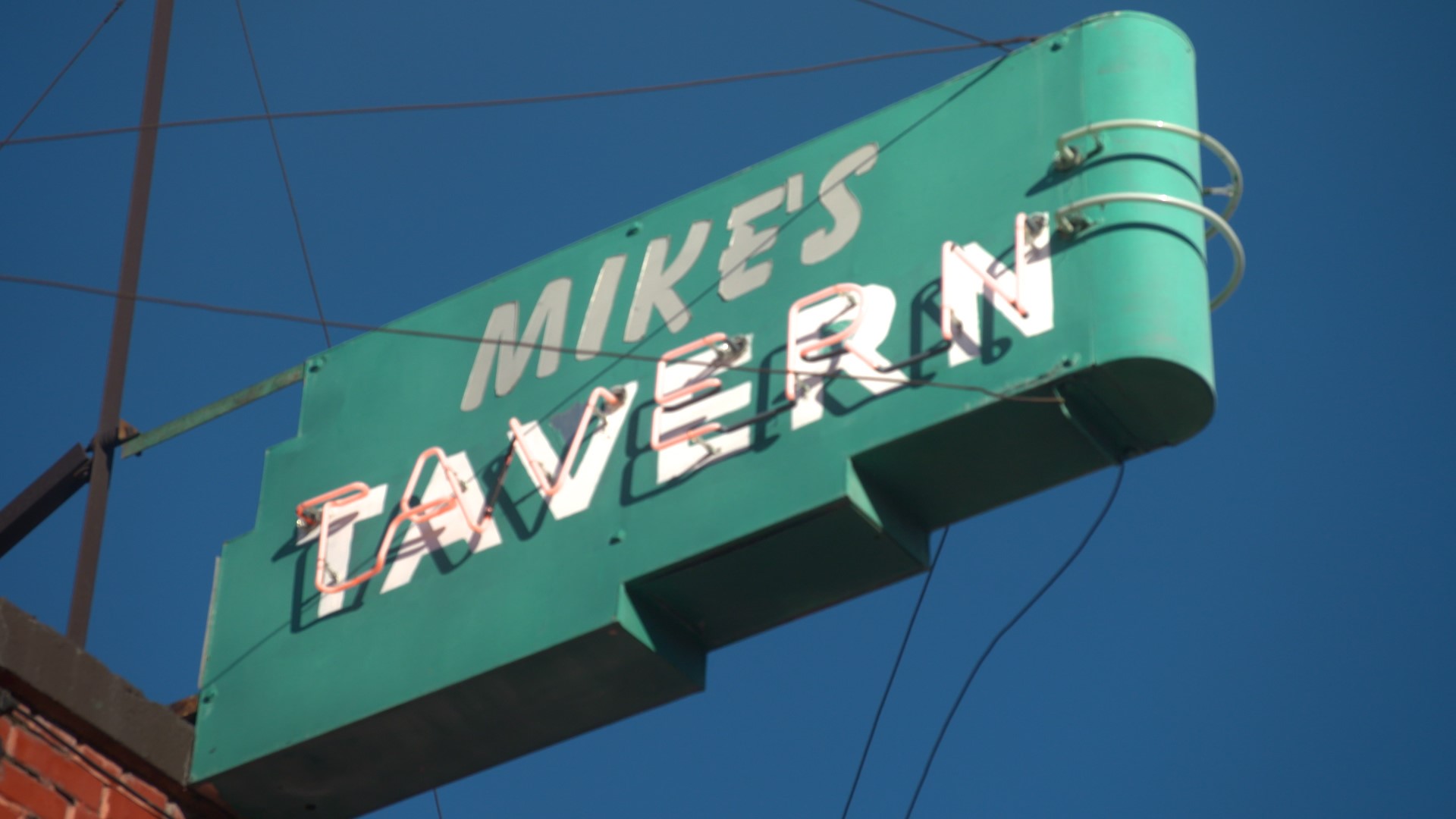 A downtown Cle Elum classic tavern for decades - Five Star Dive Bars. #k5evening