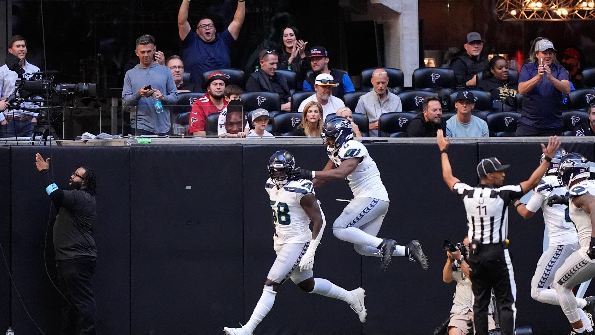 Smith throws 2 TD passes, Seahawks defense dominates in a 3414 win