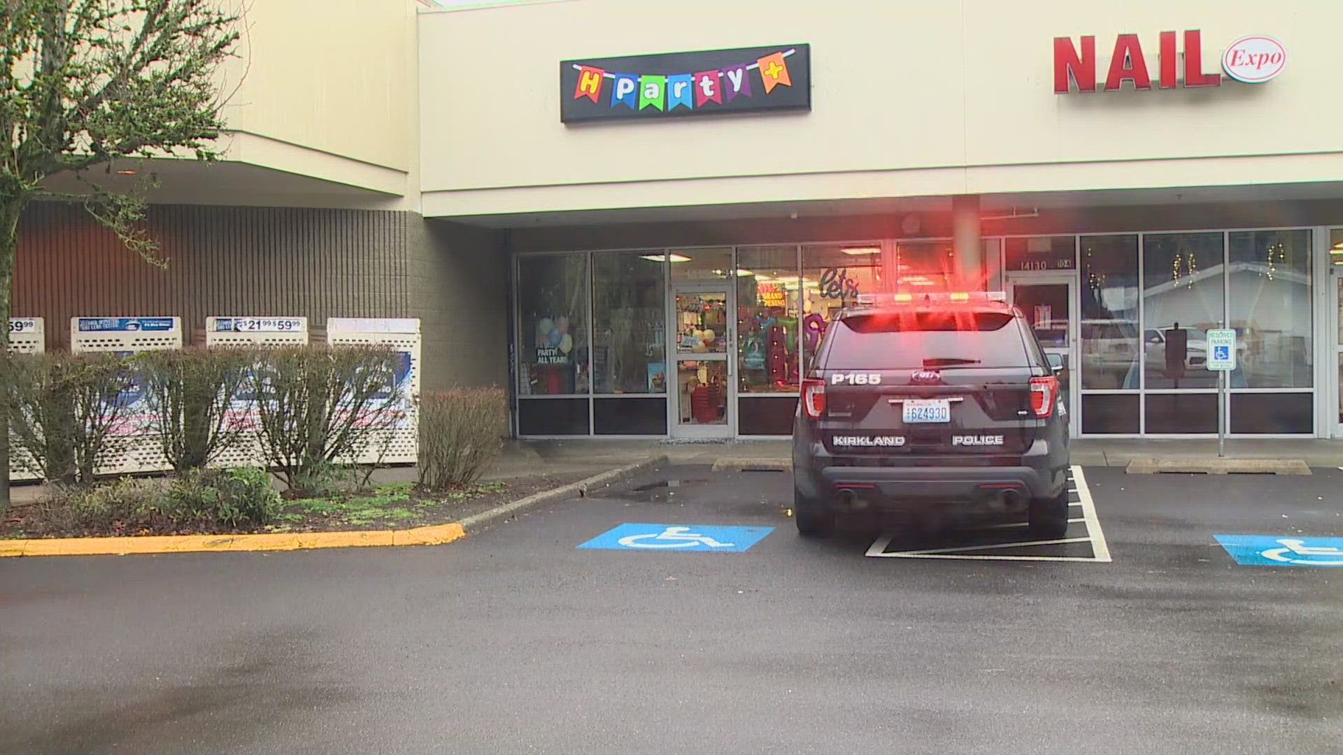 Smashandgrab burglary at Kirkland party store