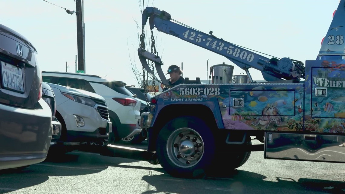 Dozens of cars parked near Lynnwood train station towed during Super Bowl Parade