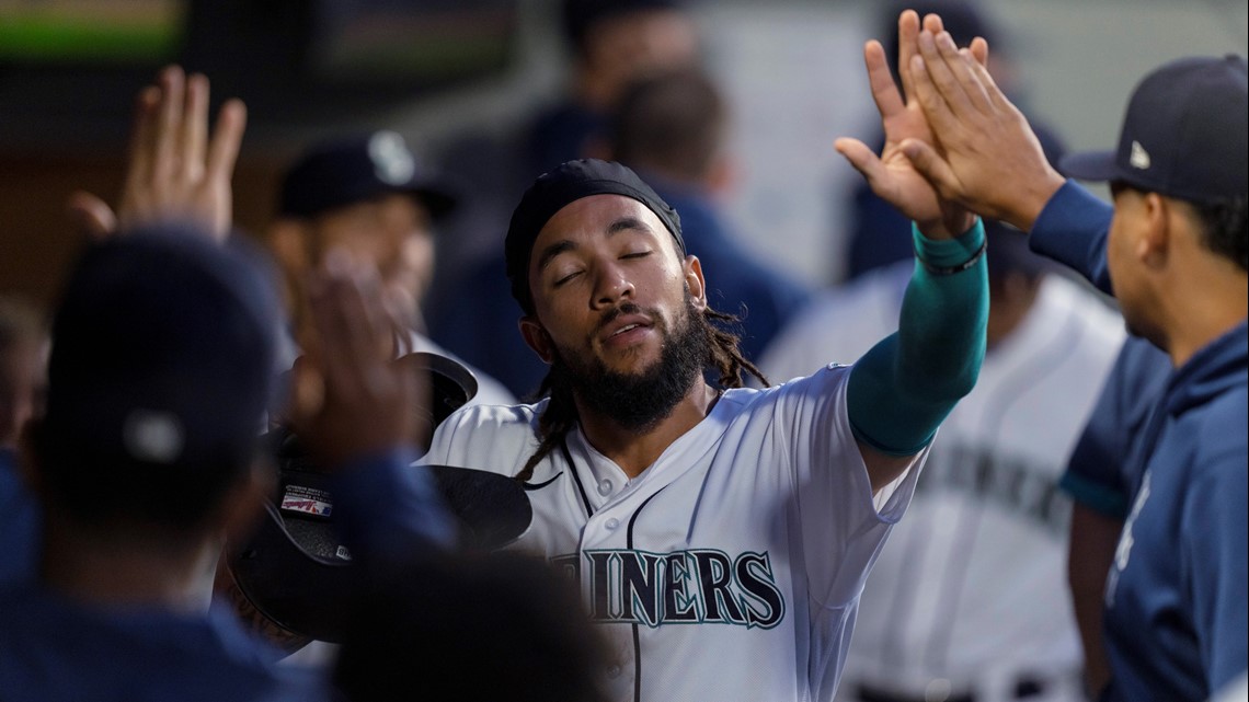 Twins double up Mariners, extend post-break surge