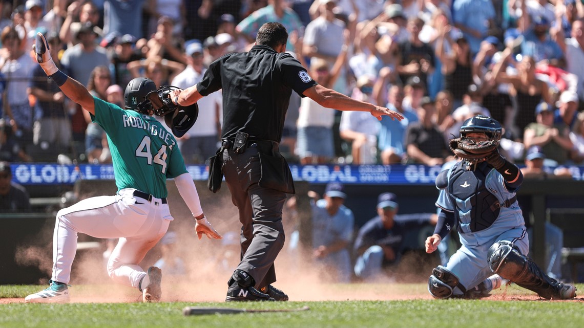 Mariners score 5 in seventh, rally past Blue Jays 9-8