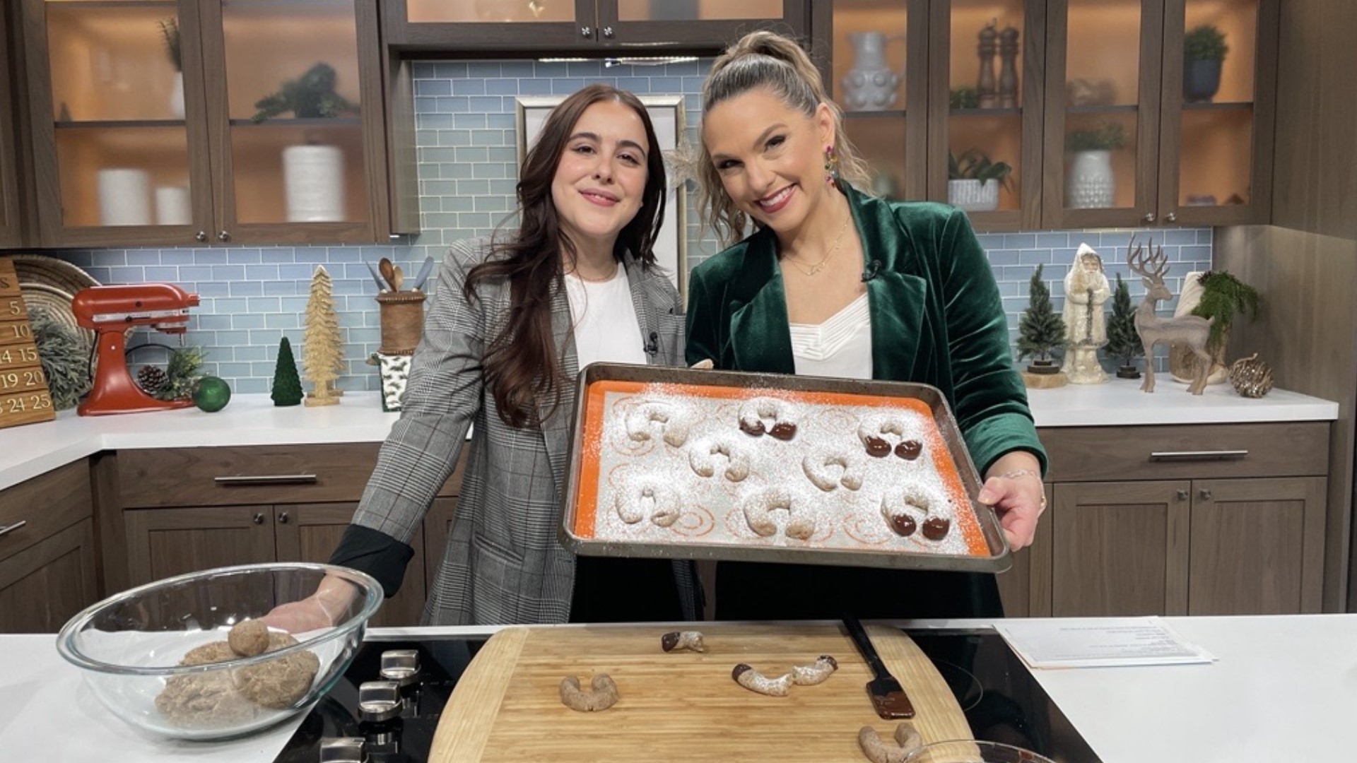 Andrea Pons, author of "Mamacita," shares her recipe for this traditional Mexican Christmas cookie from her childhood. #newdaynw