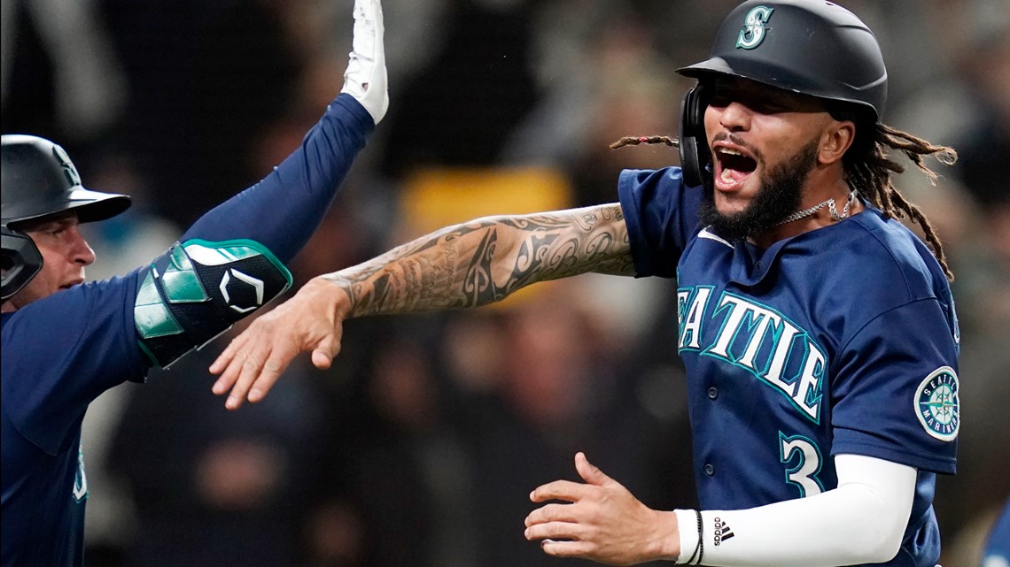 Mariners sign SS J.P. Crawford to $51M, 5-year contract