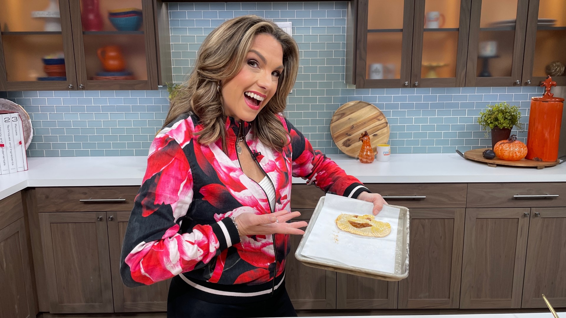 425 Magazine contributor Monica Hart joined New Day NW to show us a recipe for pumpkin pies that are fun to make with the kids. #newdaynw