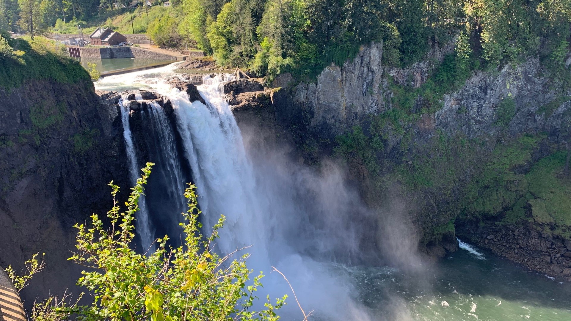 One of the best ways to spend a sunny day in Washington is to visit beautiful Snoqualmie Falls with some good food and friends. Snoqualmie Falls won Best Waterfall in 2019's Best Northwest Escapes.