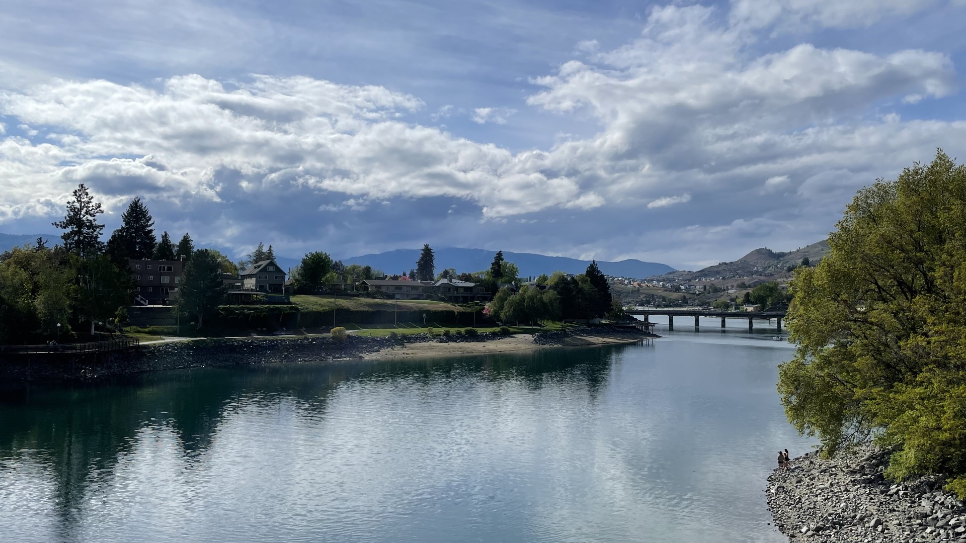 Lake Chelan reportedly gets 300 days of sun a year, which makes it the perfect spot to soak up some sweet, sweet Vitamin D. #k5evening