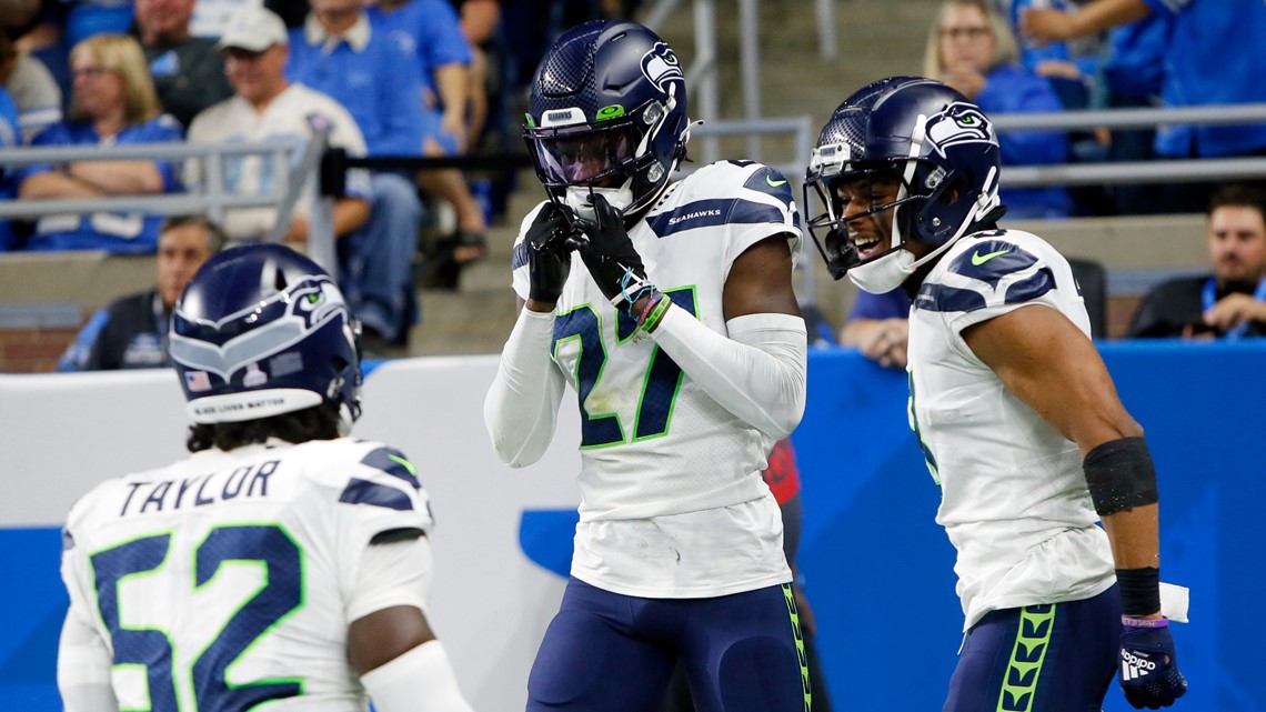 Seahawks star DK Metcalf carted off in fourth quarter vs. Lions