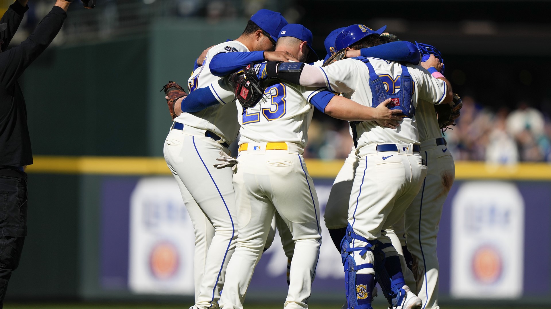 The stakes were low at Sunday's game, as the Mariners had already been eliminated. But that didn't stop tens of thousands of fans from showing up anyway.