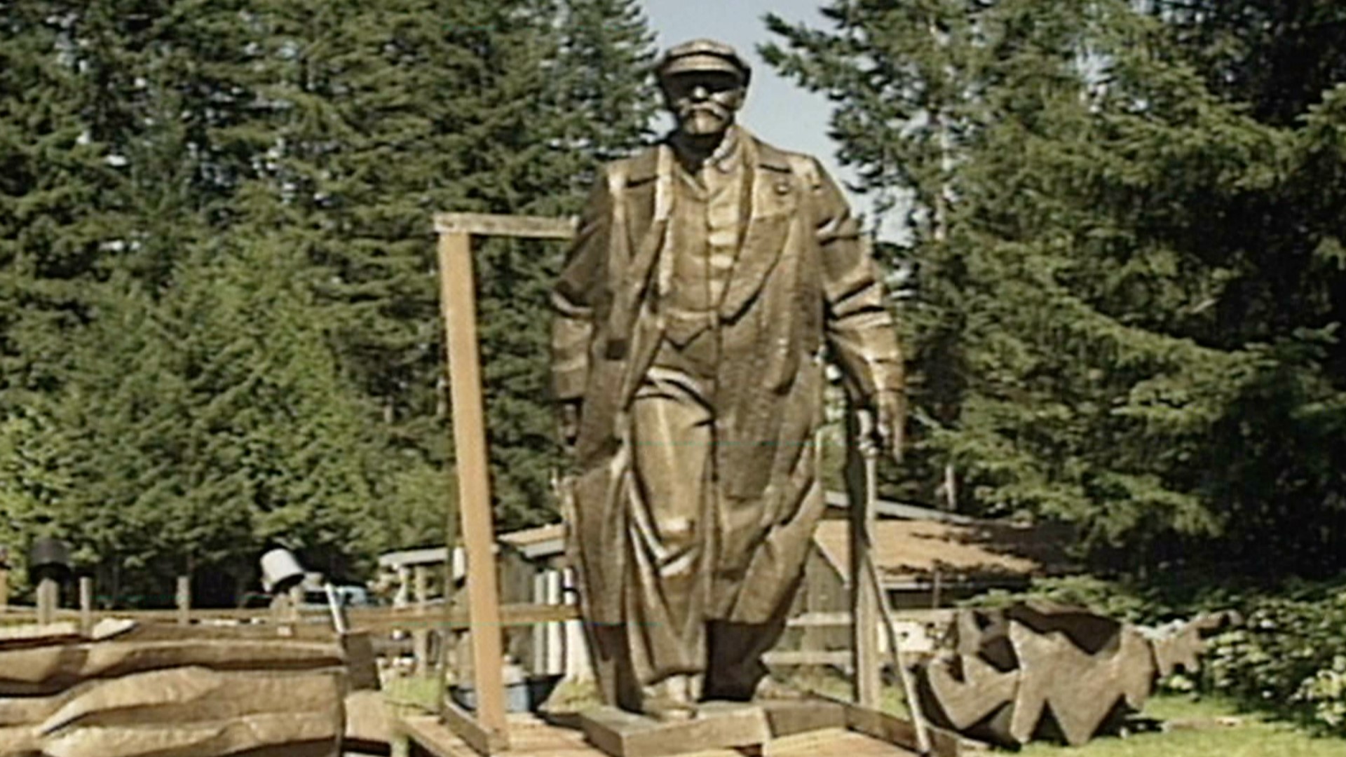 The Lenin sculpture in Seattle's Fremont neighborhood has a colorful past. Revisit its journey in this 1993 story from the KING 5 archives. #king5evening