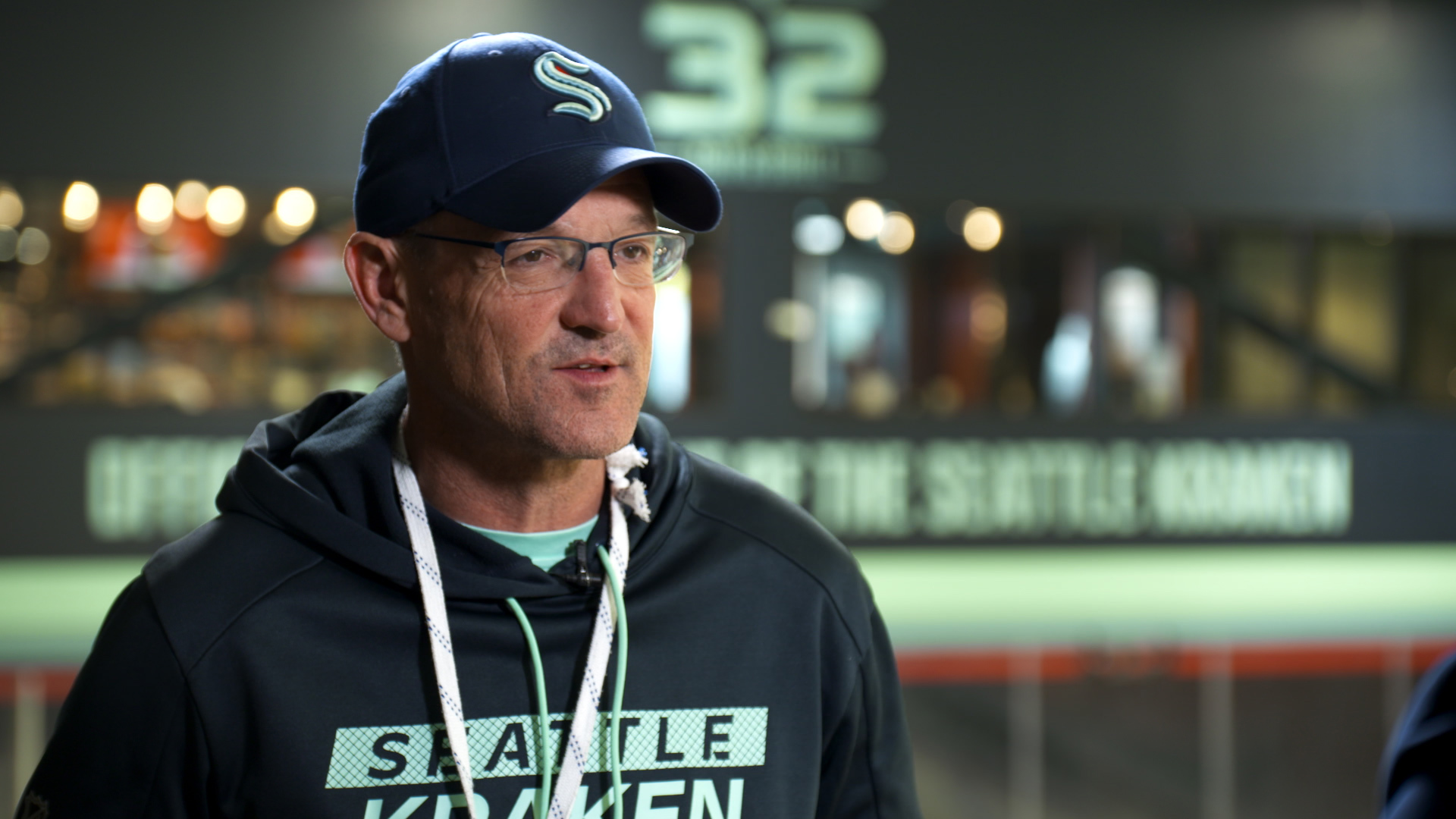 KING 5's Paul Silvi sits down with Seattle Kraken head coach Dan Bylsma ahead of the season opener