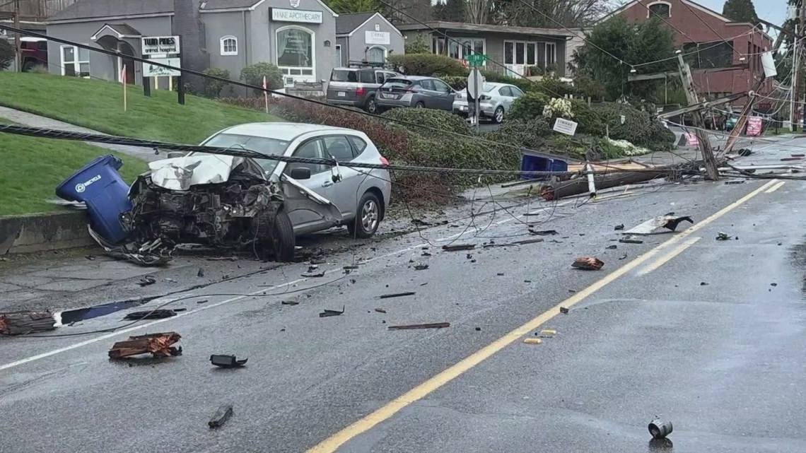 Suspected DUI driver knocks down power poles in Bothell | king5.com