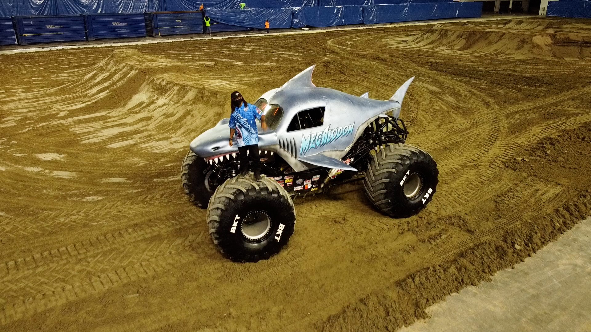 How to assemble the Monster Jam Megalodon Monster Wash