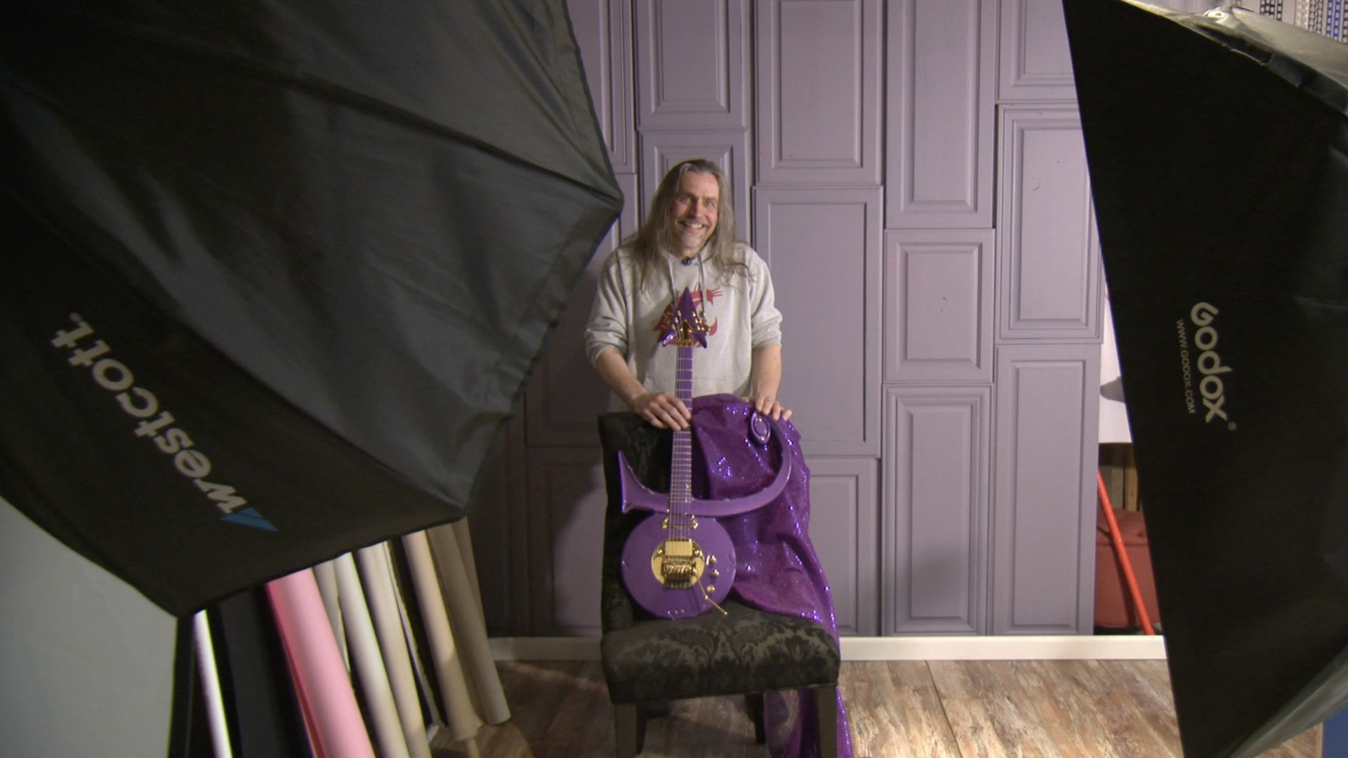 Bellingham's Andy Beech delivers a custom-built beauty to Paisley Park in time for what would have been the musician's 65th birthday. #k5evening