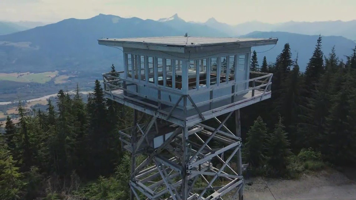 Volunteers restore iconic fire lookout in the North Cascades