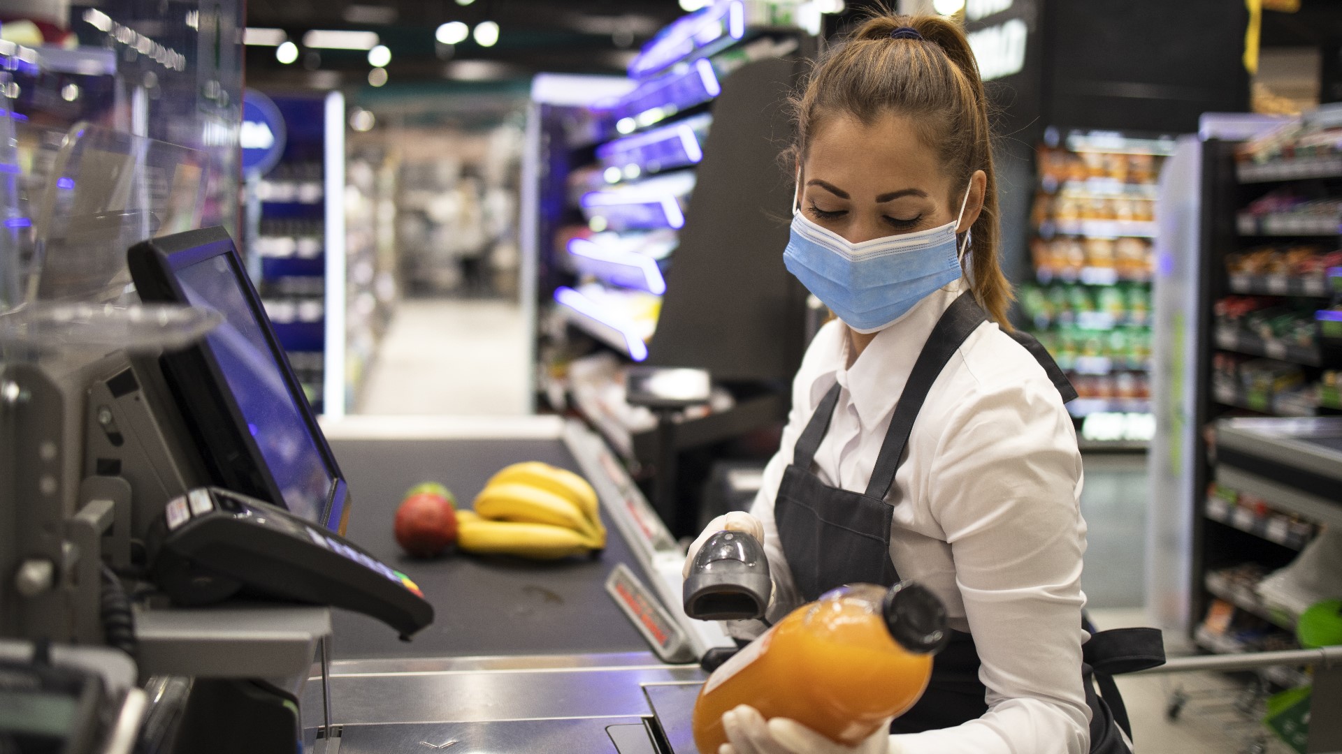 Federal Way approves $3 an hour hazard pay for grocery store workers ...