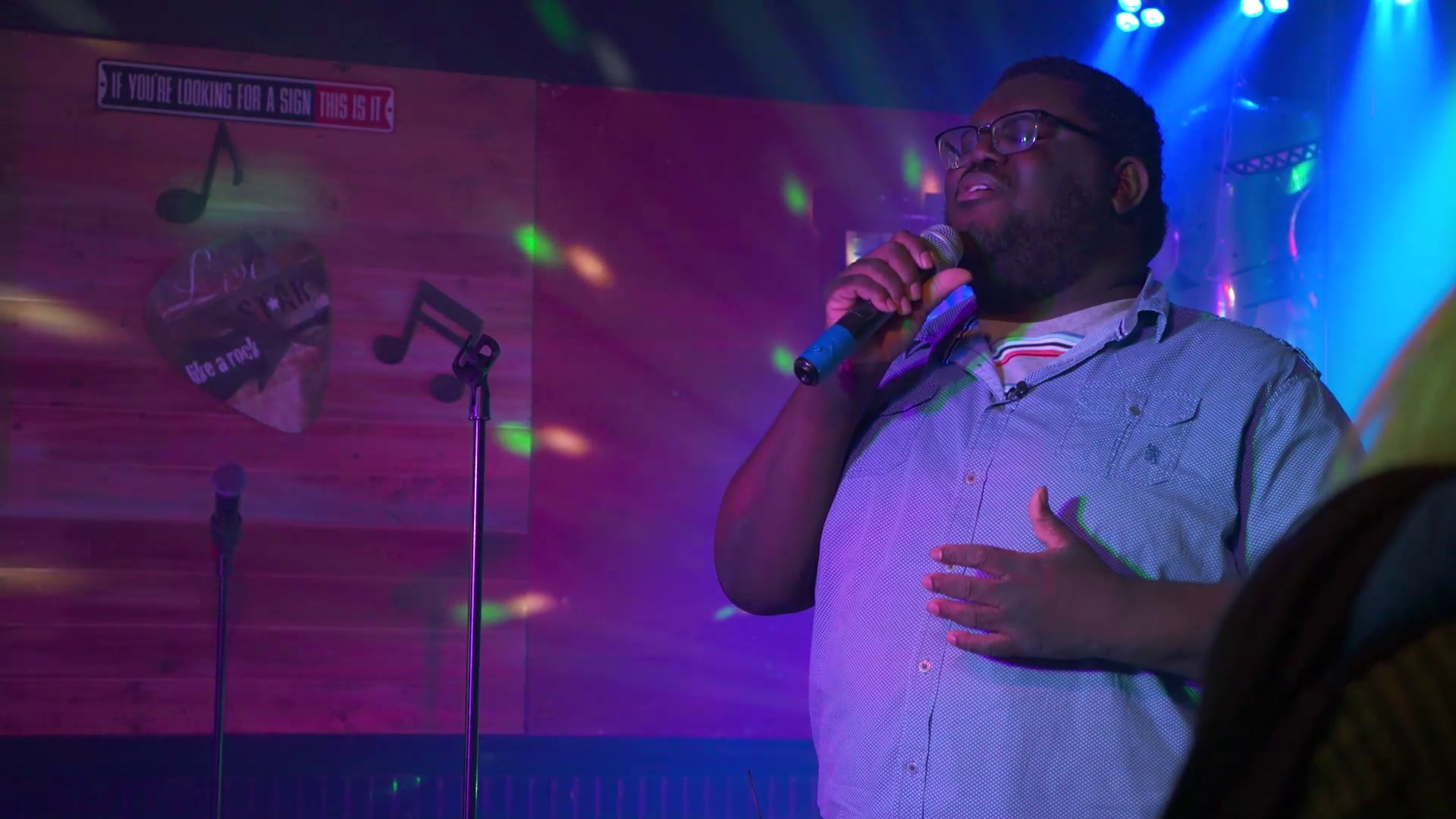 Garvaundo Hamilton, the 2020 Karaoke World Champion, now has his eyes set on hosting his own international karaoke competition in Seattle. #k5evening