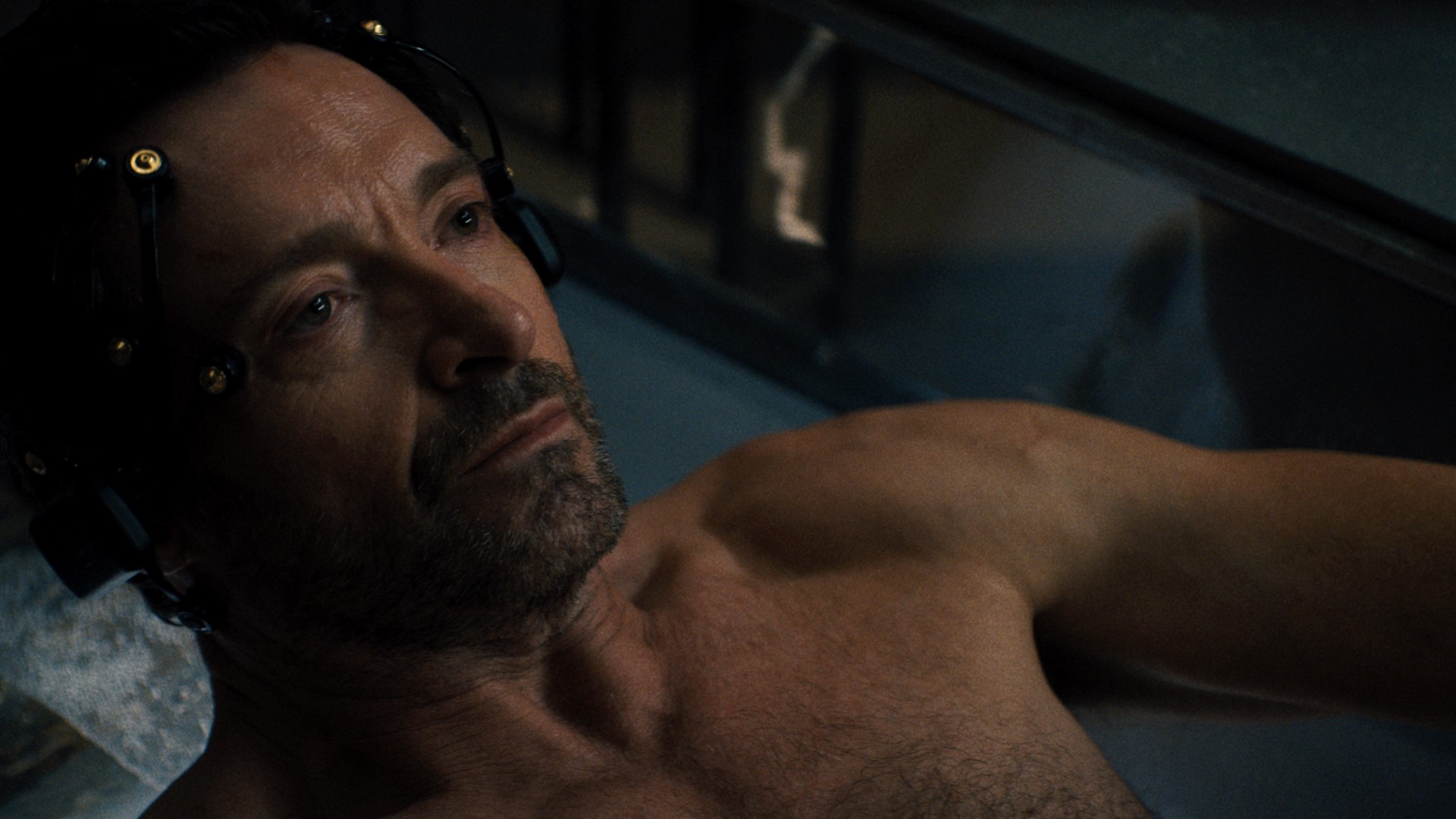 How the 52-year-old star of 'Reminiscence' finds the confidence to go shirtless. #k5evening