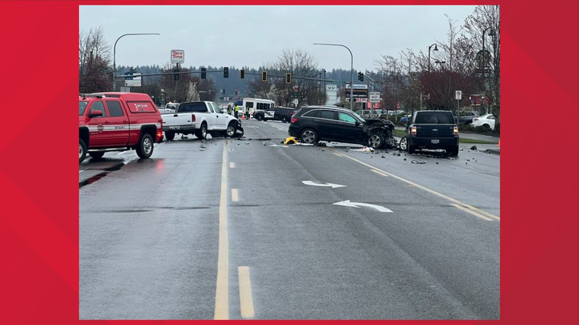 4 people injured in multi car collision in Fife king5