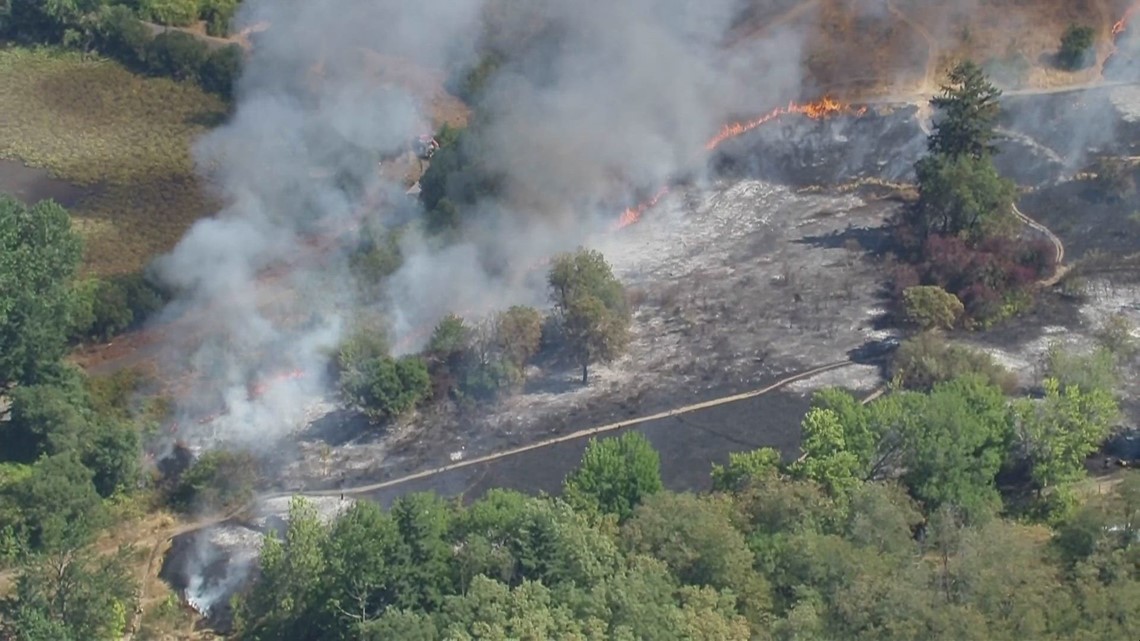 Brush fire threatens homes in Lakewood