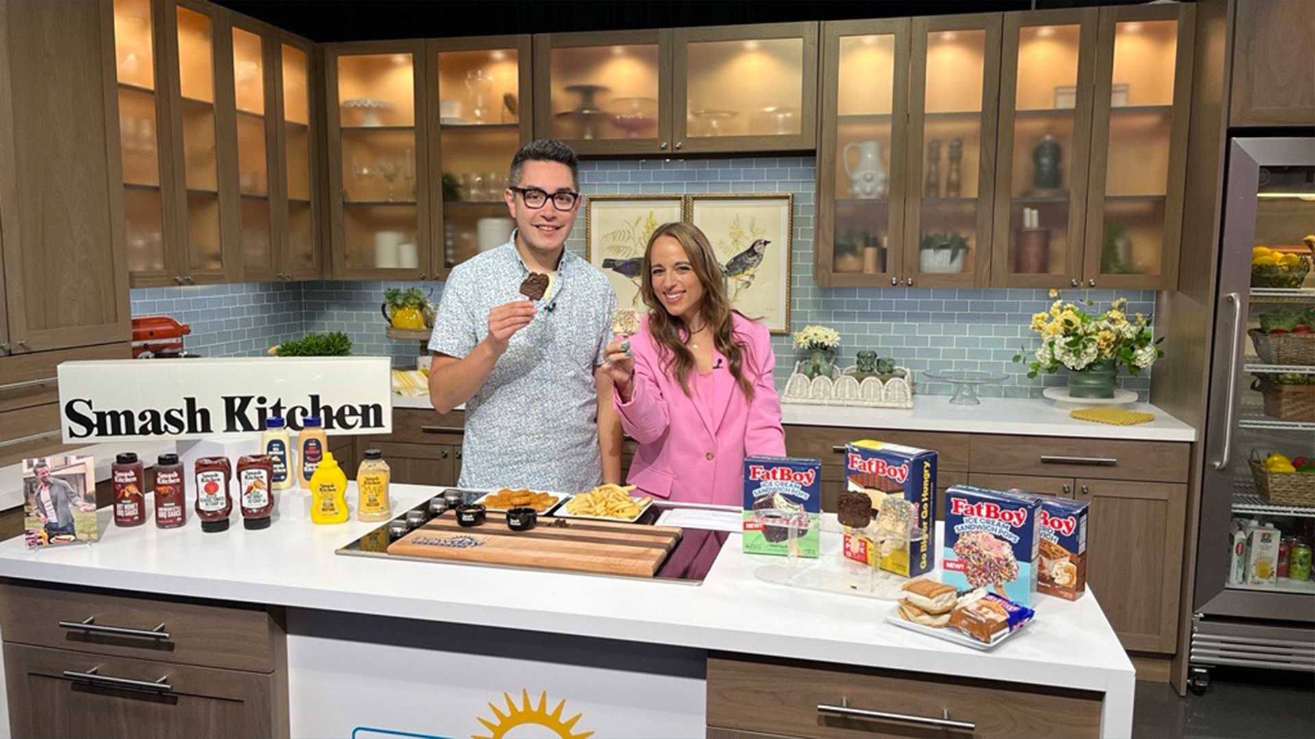 Kelly and Joseph try Glen Powell's new sauce line and some of the newest flavors of FatBoy Ice Cream. #newdaynw