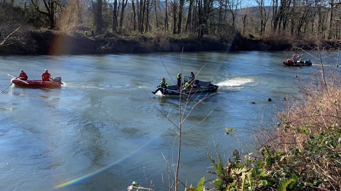 Crews searching for woman, child after vehicle crashes into Snoqualmie River - Vimarsana News