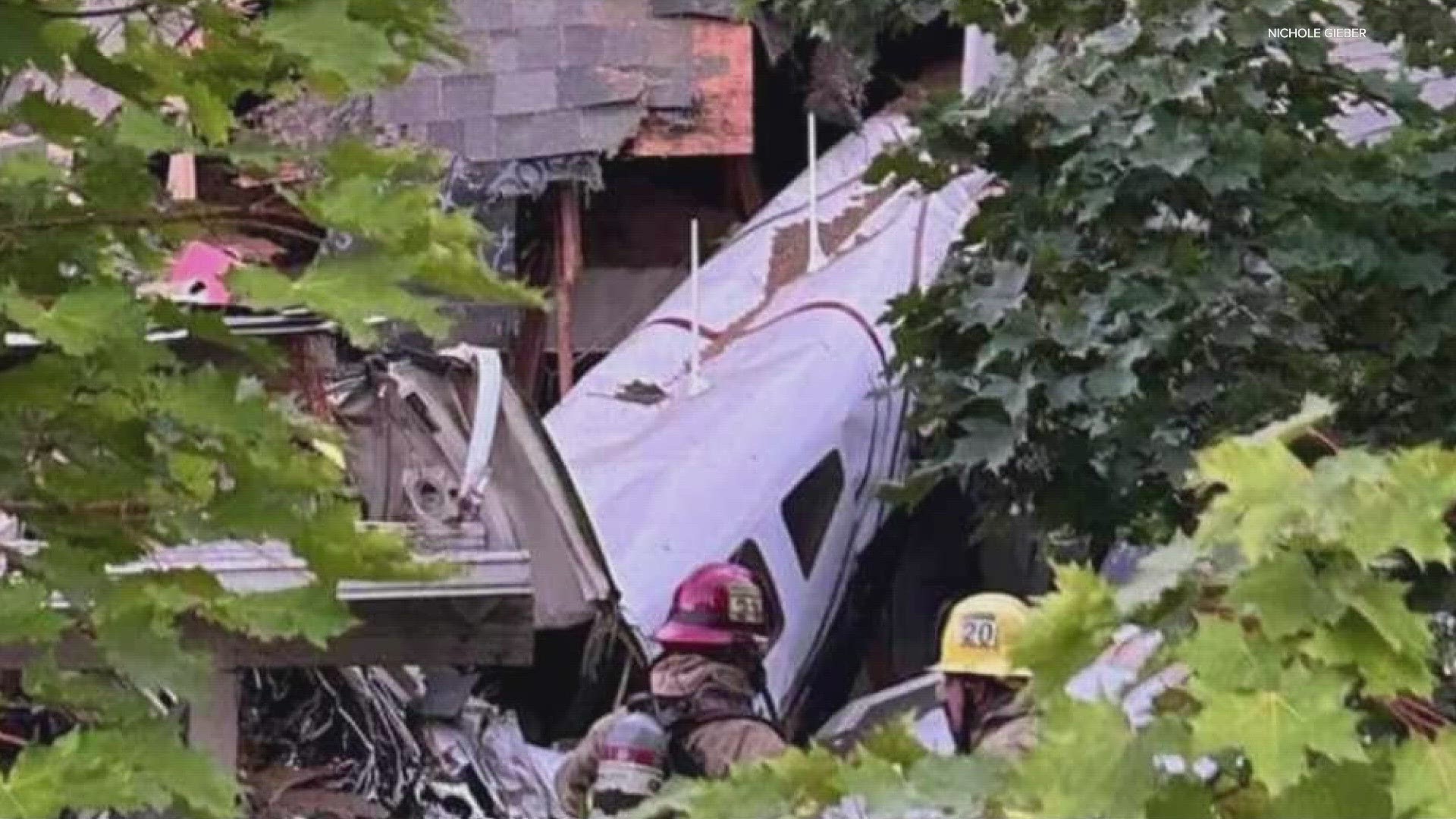 Two people dead after plane crashes into Oregon home | king5.com