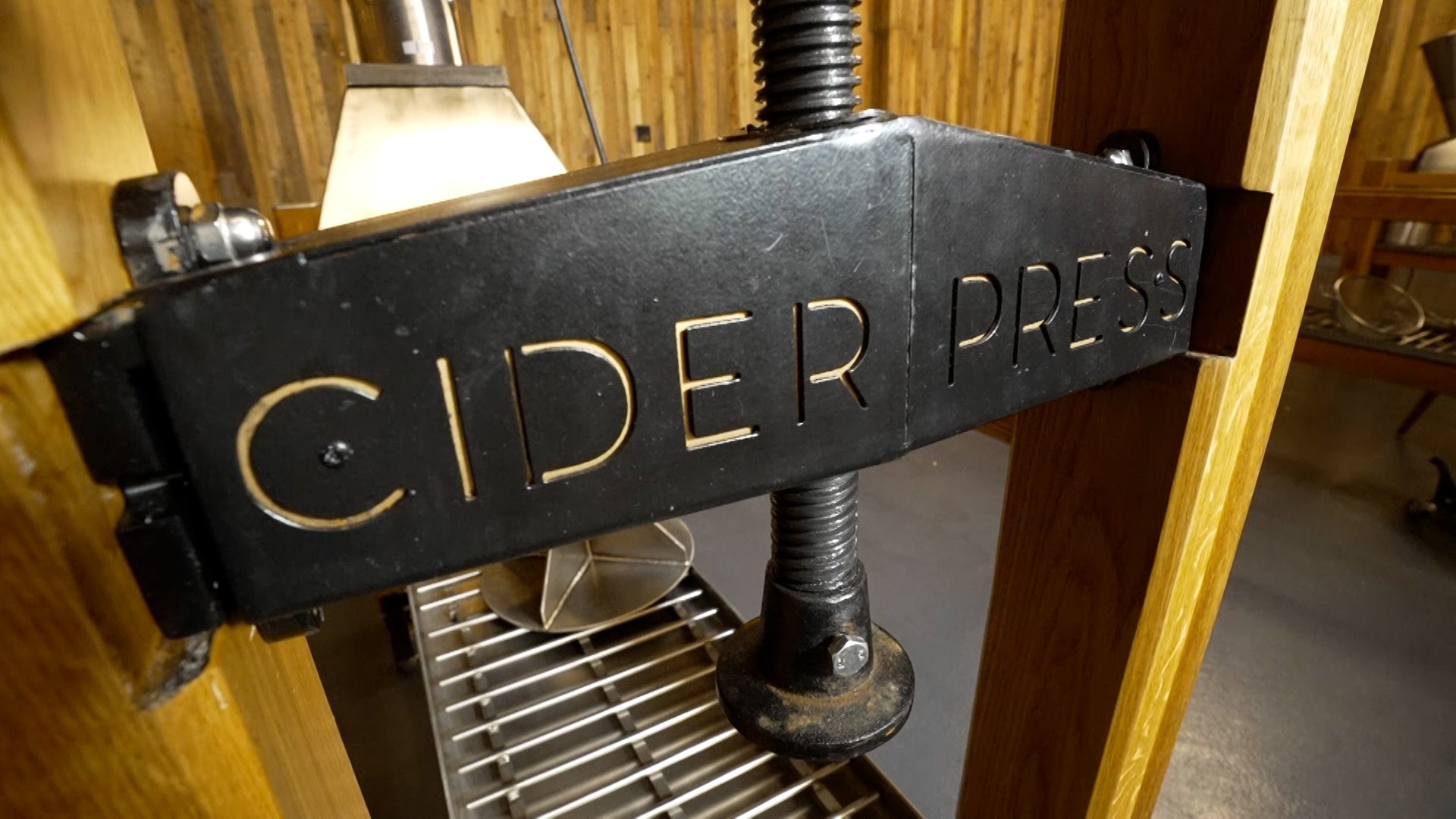 The U-Press Cider experience at Manson Growers teaches you the tasty art of making your own cider. Sponsored by Lake Chelan Chamber of Commerce.