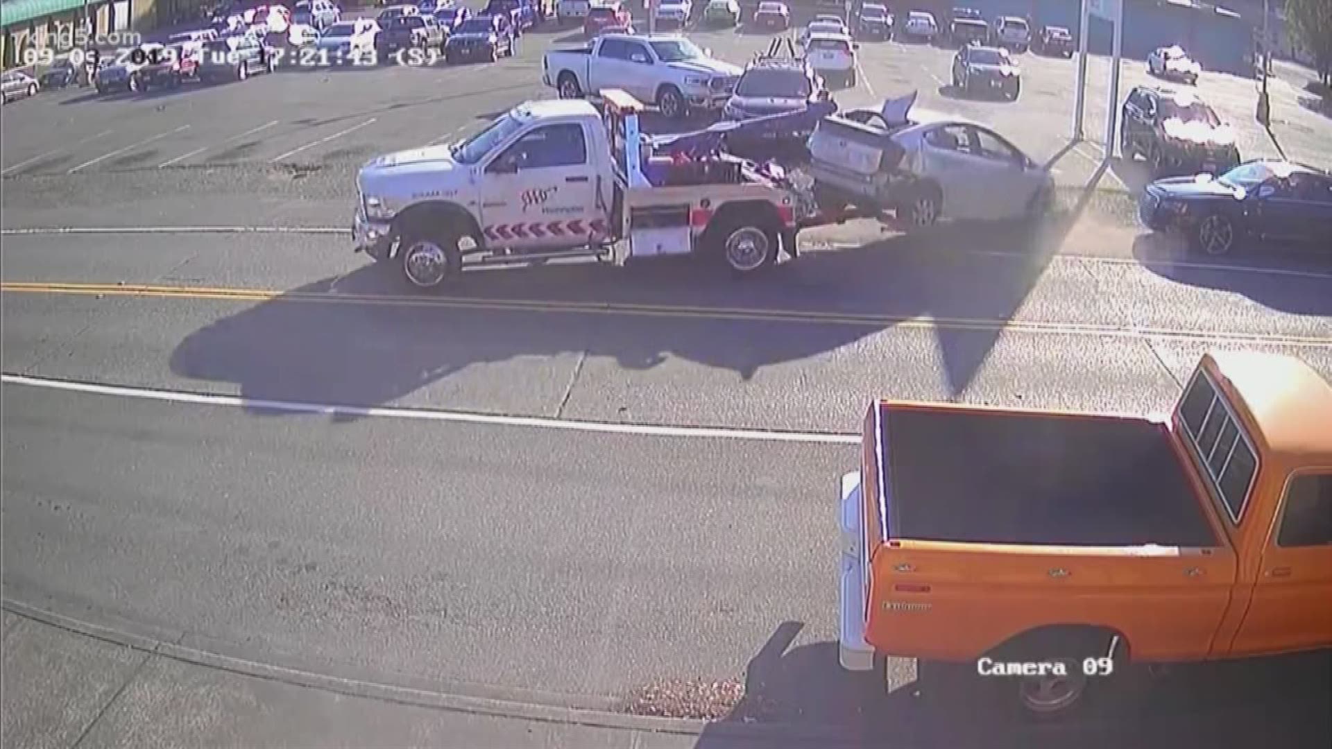 New video shows suspect carjacking tow truck, leading police on wild