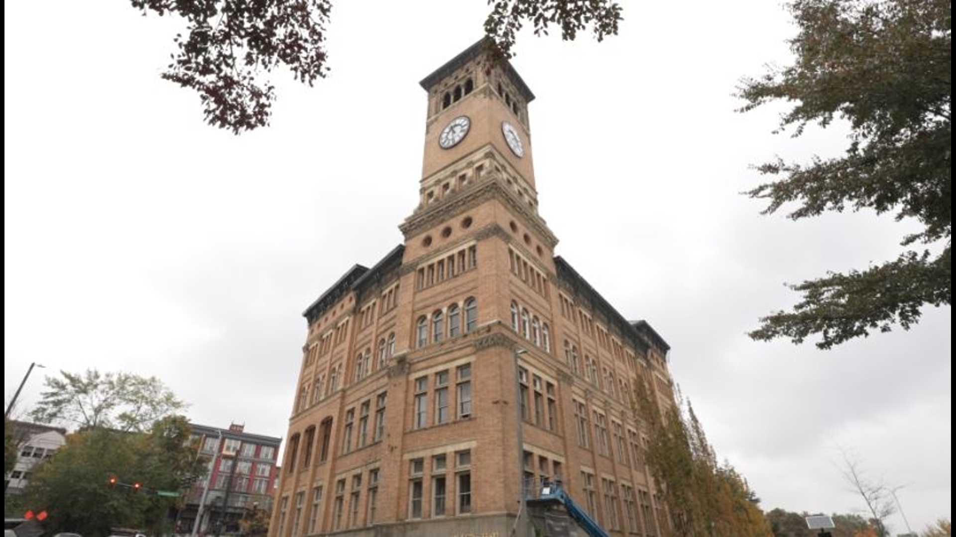 Architects, engineers and construction workers are trying to modernize the 130 year old building while keeping its charm intact. #k5evening