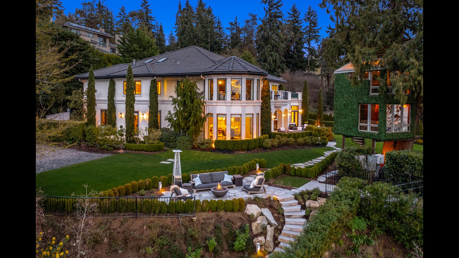 Photos Russell Wilson's Bellevue mansion hits the market for 28