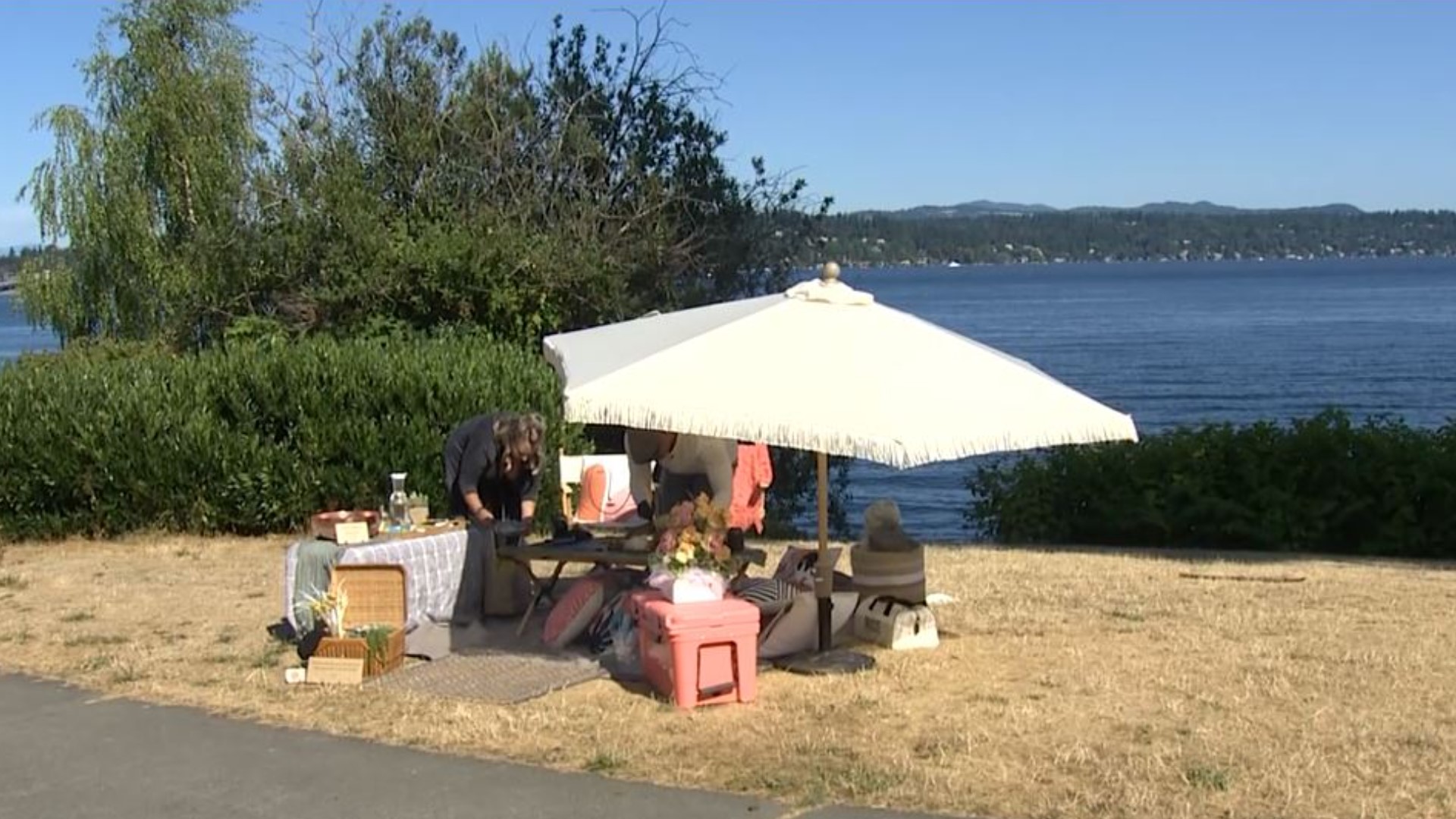 Love and Picnics sets up and caters for guests, including a special Kamayan picnic featuring Filipinx food. #k5evening