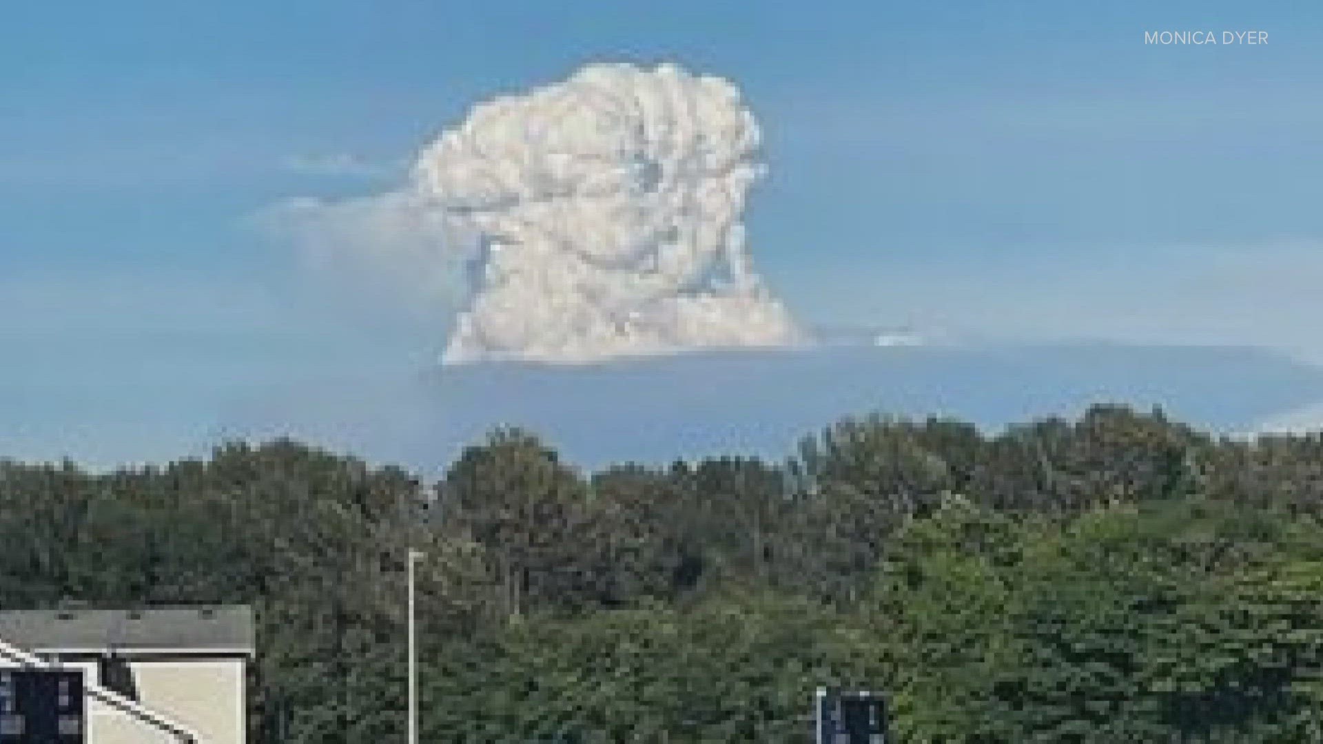 Sourdough Fire burning in the North Cascades creates large plume of