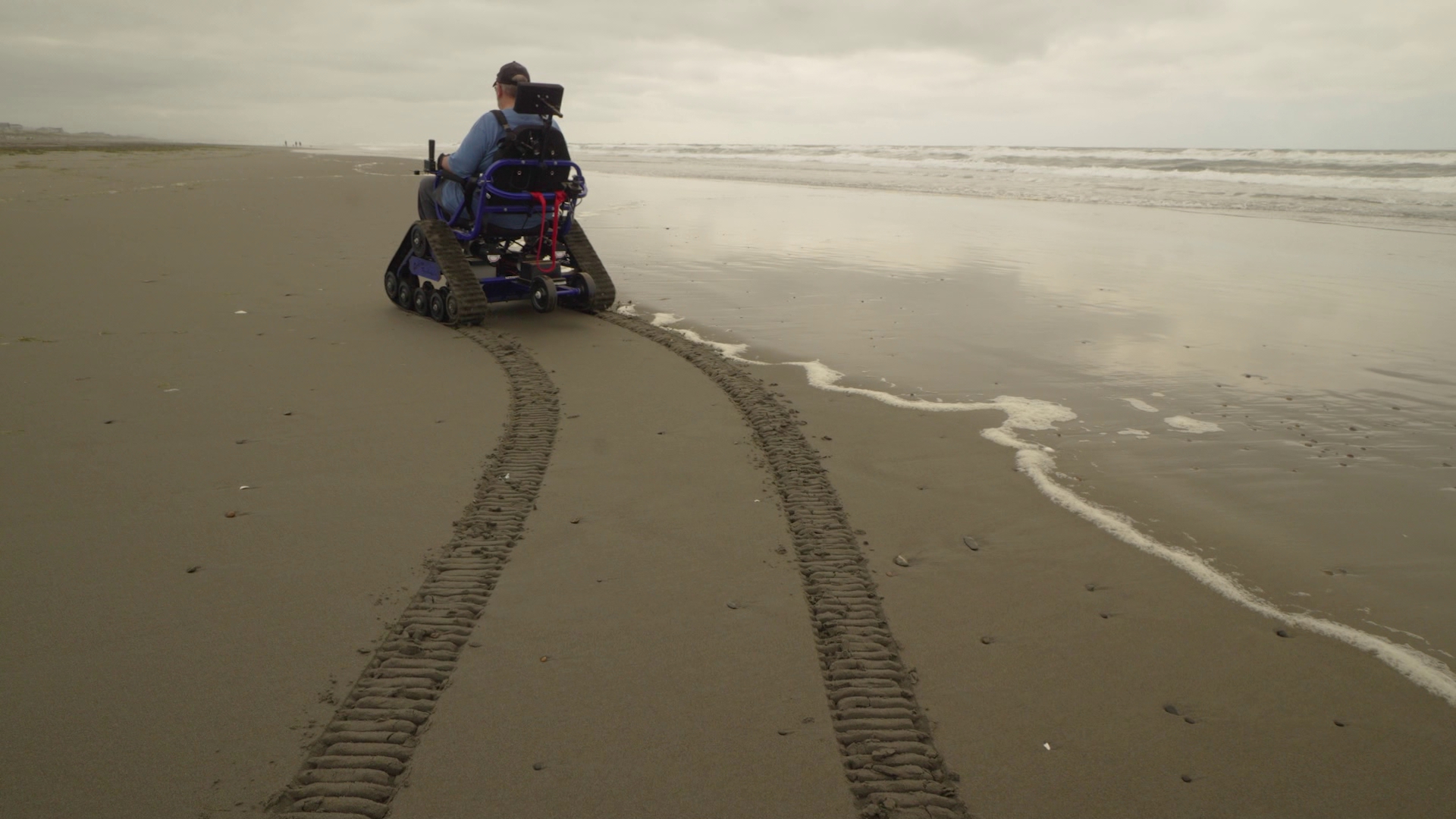 A free-to-use all terrain 'David's Chair' makes sandy strolls accessible. #k5evening