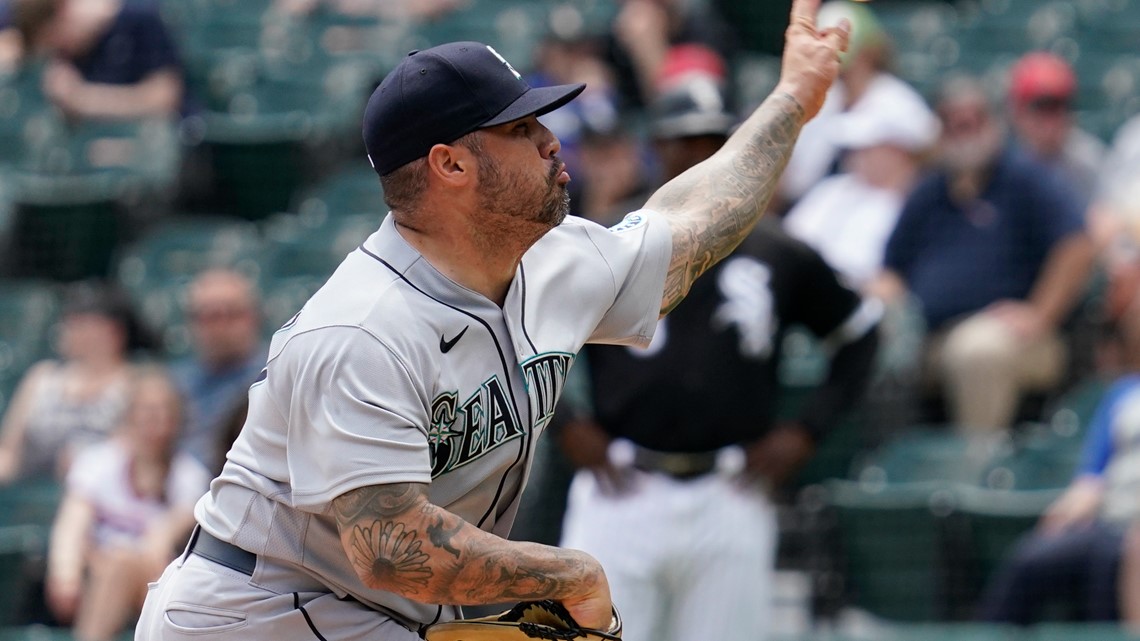 Kikuchi, Torrens star as surging Mariners beat White Sox 9-3