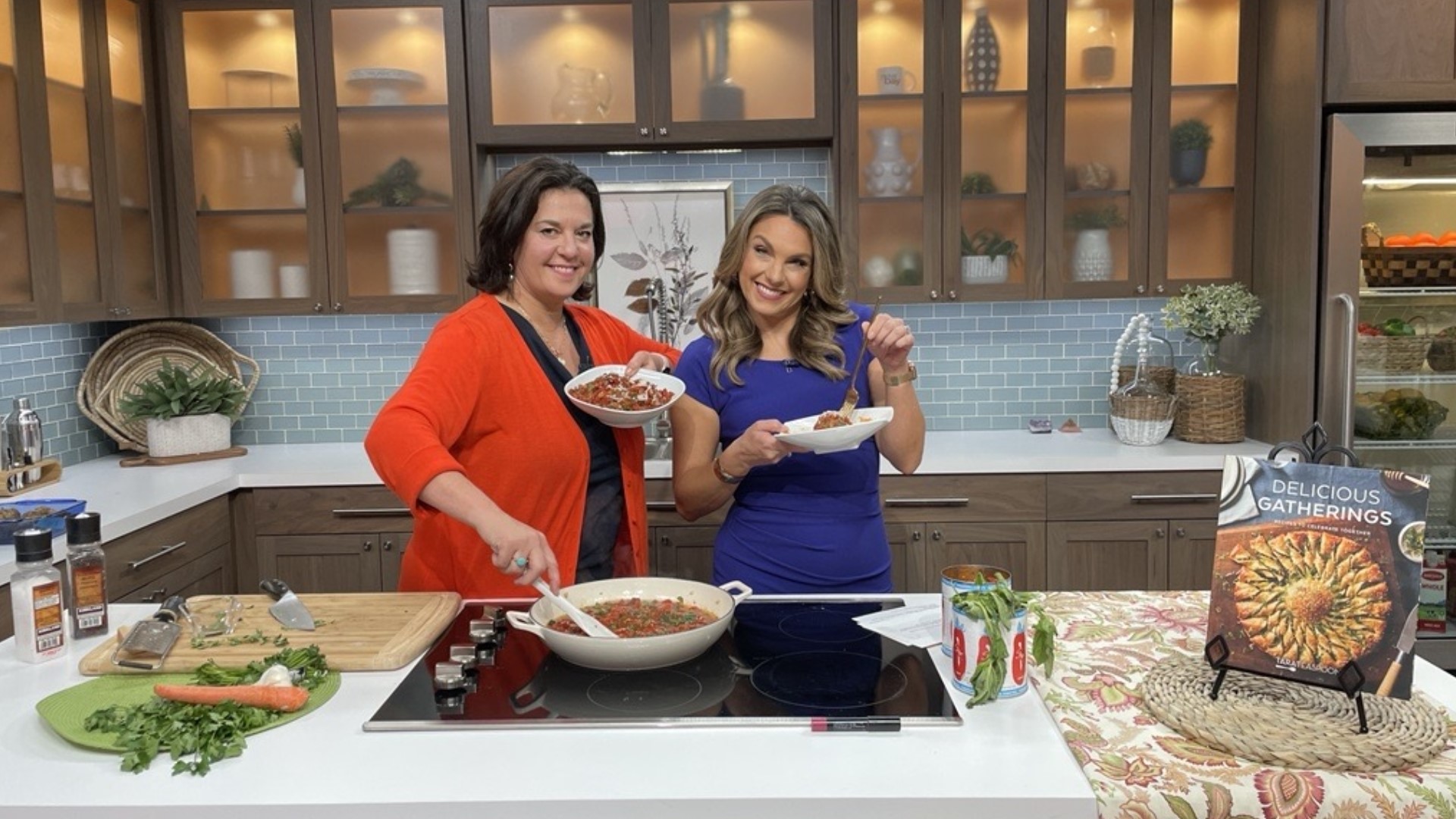 Producer Suzie Wiley joined Amity in the New Day kitchen to make a quick marinara sauce and try it with giant dinner meatballs! #newdaynw