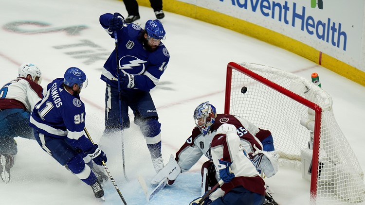 Lightning bounce back, beat Avalanche 6-2 in Game 3