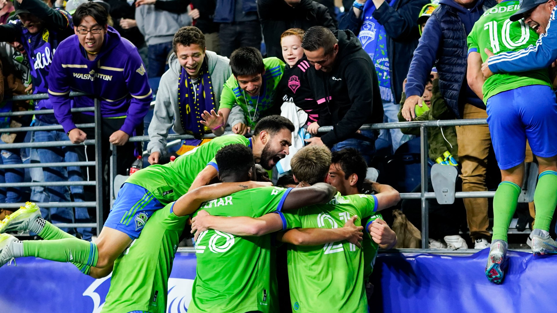 Cristian Roldan's goal earns Sounders 2-1 victory over Galaxy ...