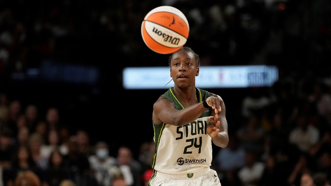 WNBA: Nneka Ogwumike, Los Angeles Sparks overcome Storm's Jewell