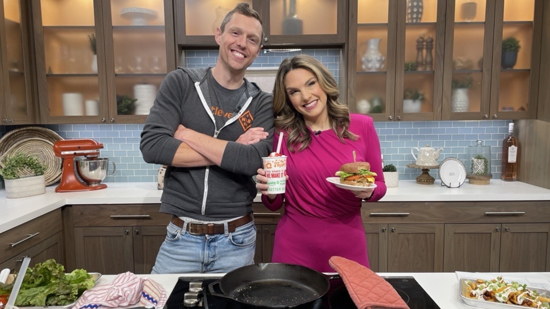 Founder of Next Level Burger Matt de Gruyter joined the show to chat about his plant based burger restaurant and what they offer up. #newdaynw