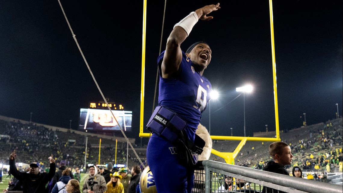 No. 24 Washington rallies late, topples No. 6 Oregon 37-34